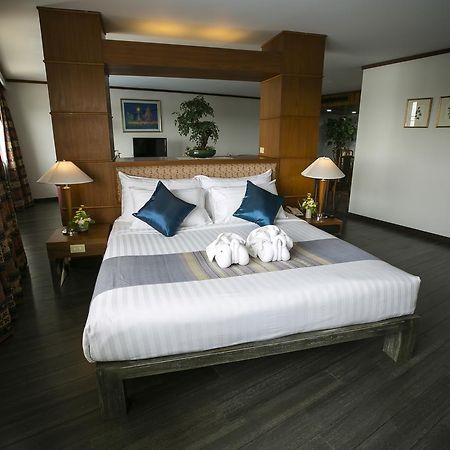 Friday Hotel Uttaradit Exterior foto