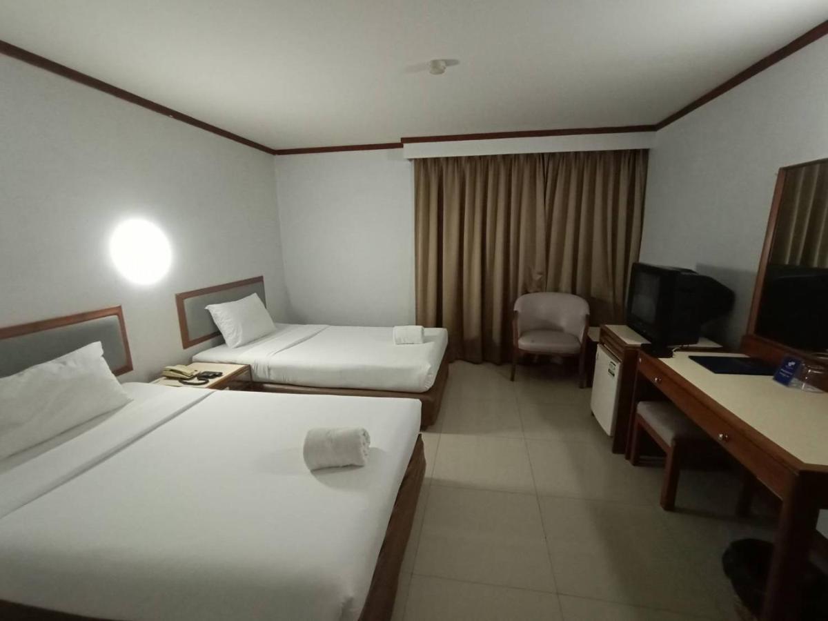 Friday Hotel Uttaradit Exterior foto