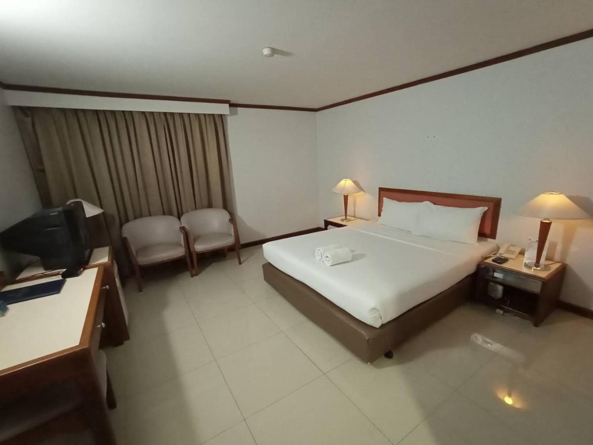 Friday Hotel Uttaradit Exterior foto