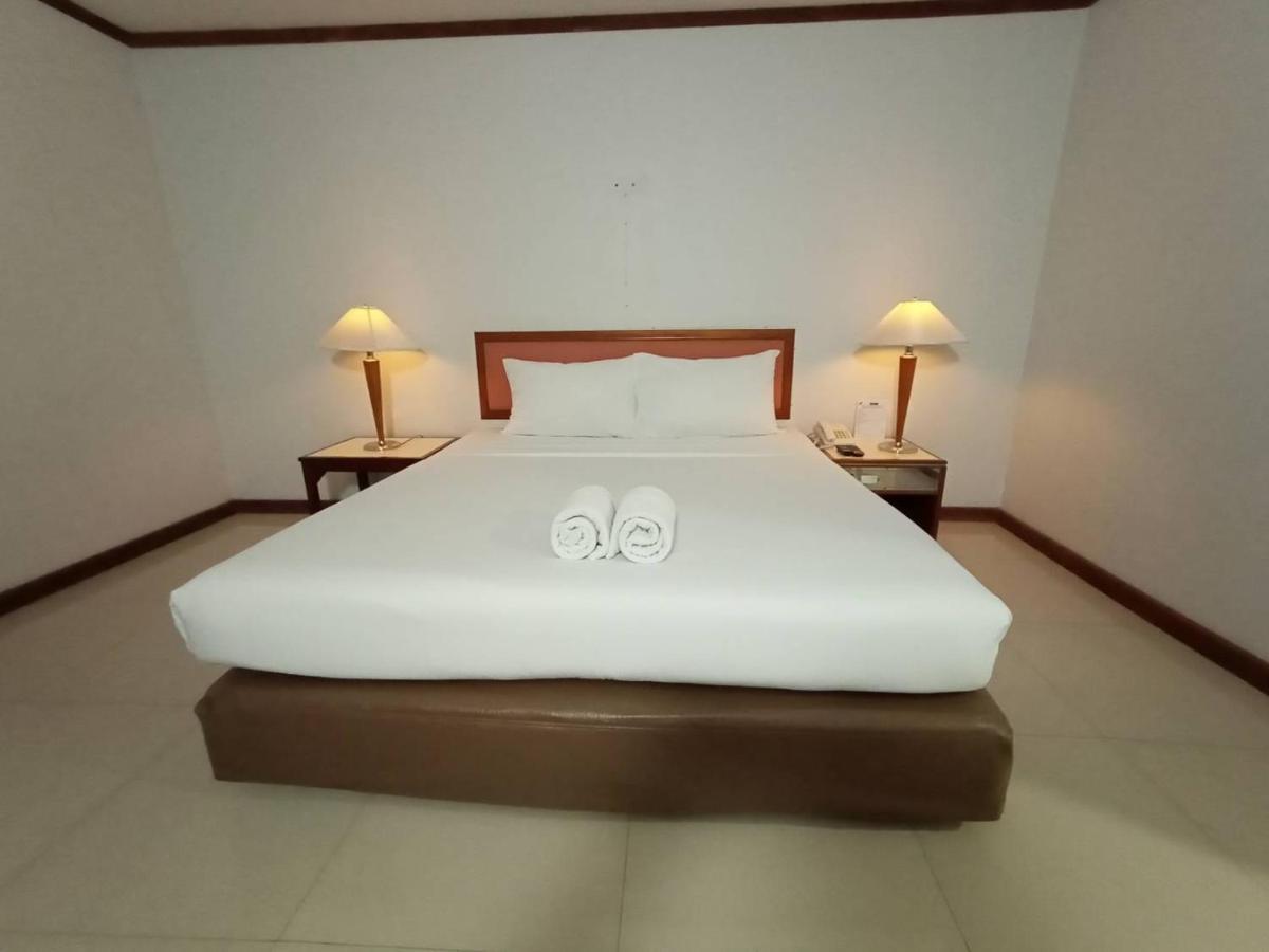 Friday Hotel Uttaradit Exterior foto