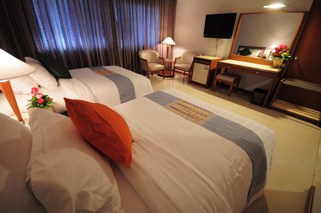 Friday Hotel Uttaradit Exterior foto