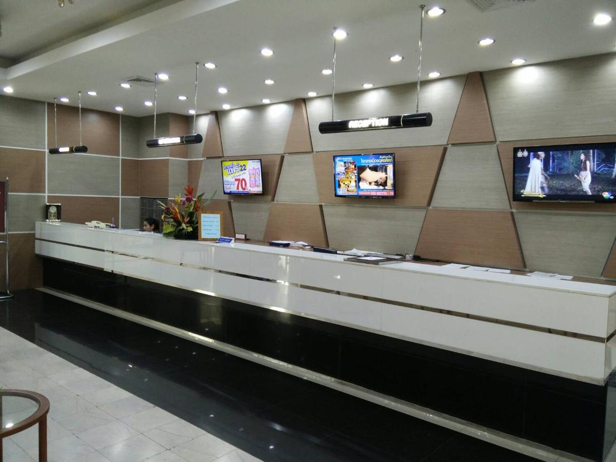 Friday Hotel Uttaradit Exterior foto