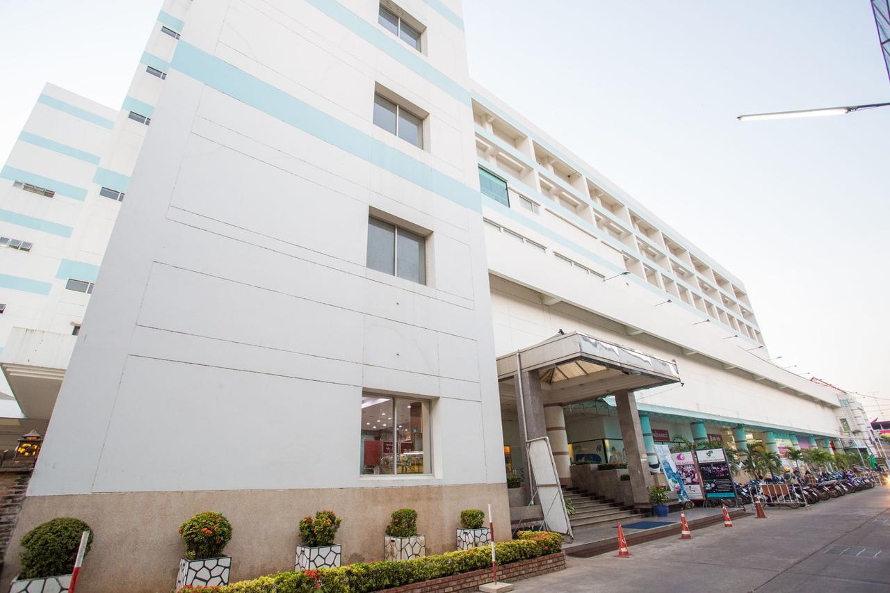 Friday Hotel Uttaradit Exterior foto