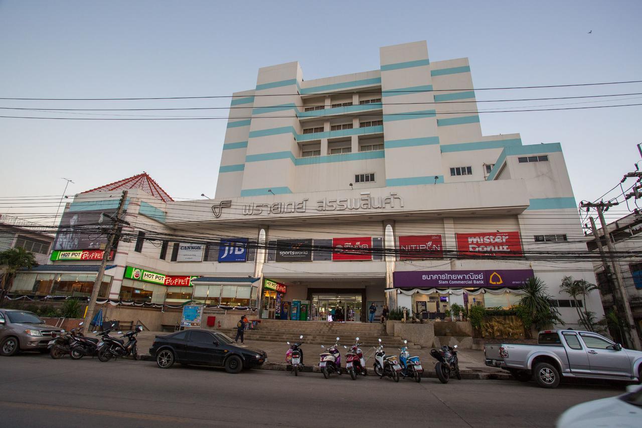Friday Hotel Uttaradit Exterior foto