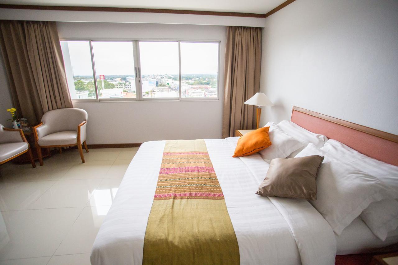 Friday Hotel Uttaradit Exterior foto
