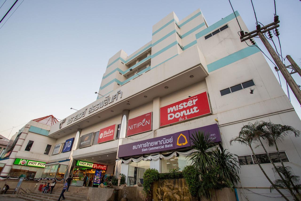 Friday Hotel Uttaradit Exterior foto