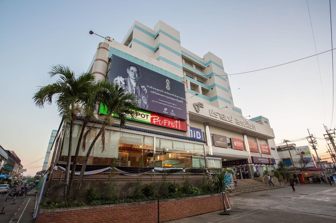 Friday Hotel Uttaradit Exterior foto