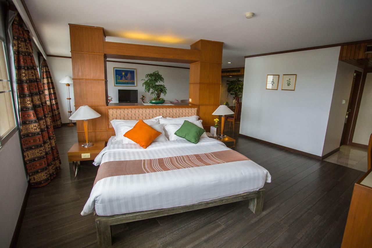 Friday Hotel Uttaradit Exterior foto