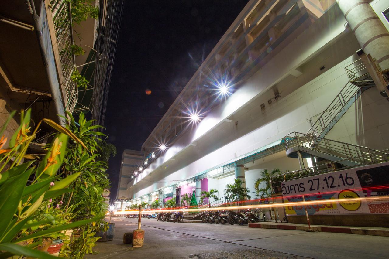 Friday Hotel Uttaradit Exterior foto
