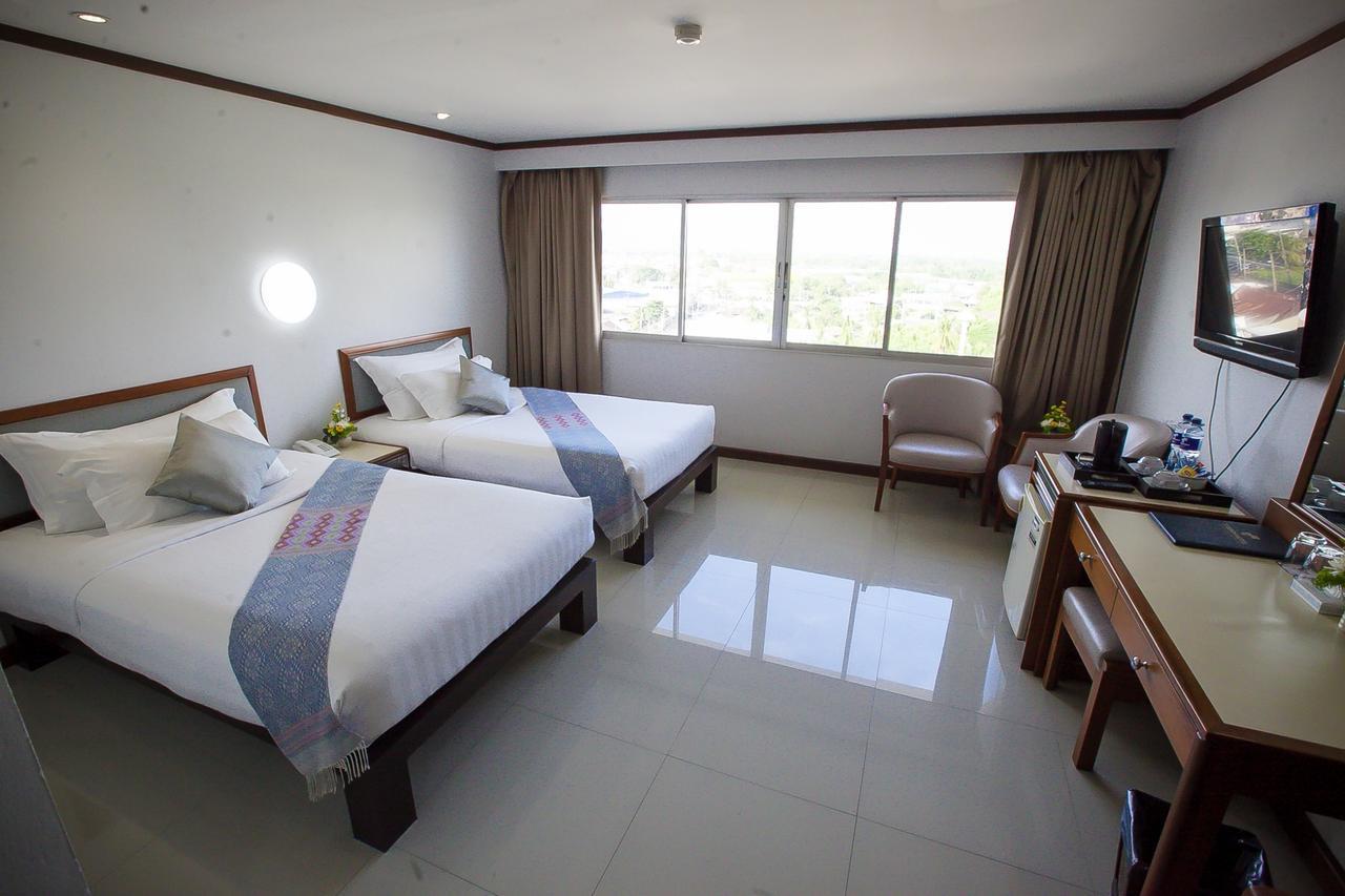 Friday Hotel Uttaradit Exterior foto
