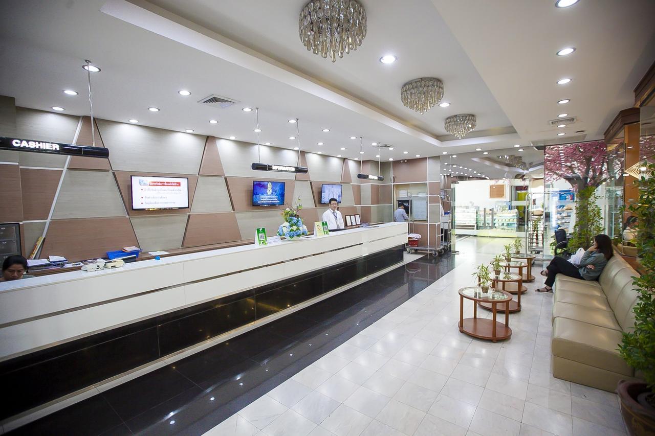 Friday Hotel Uttaradit Exterior foto