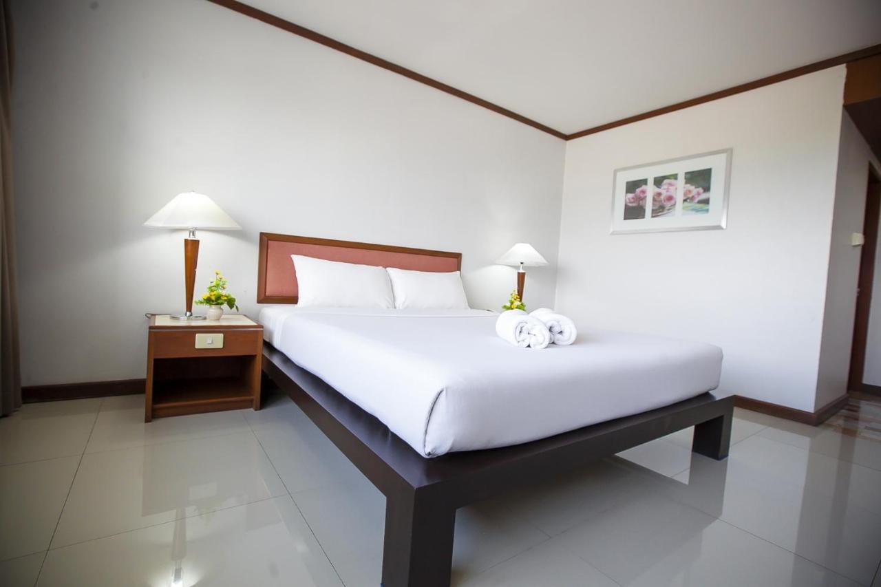 Friday Hotel Uttaradit Exterior foto