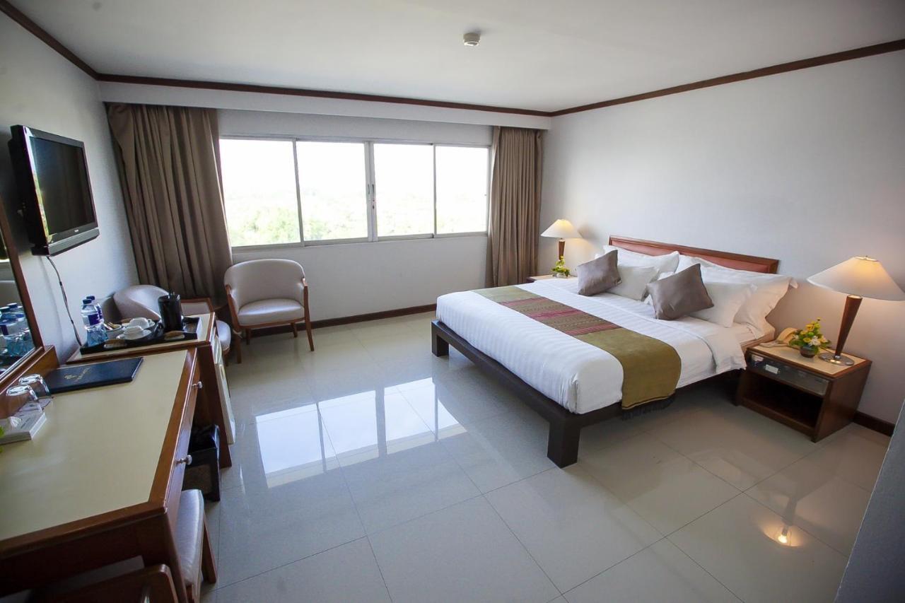 Friday Hotel Uttaradit Exterior foto
