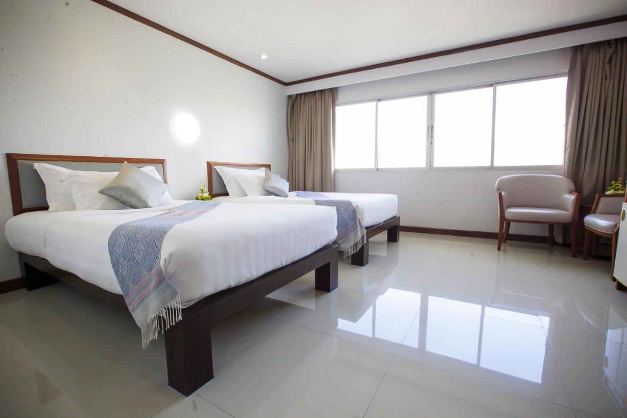 Friday Hotel Uttaradit Exterior foto